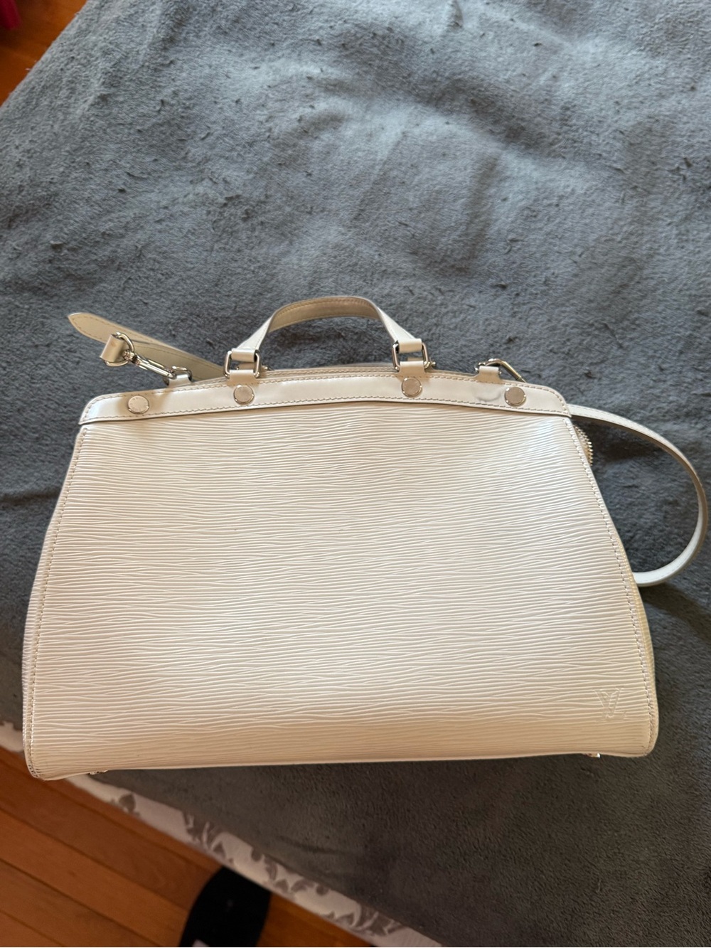 Authentic Louis Vuitton Epi Leather Brea MM Ivory/White Blair Satchel
